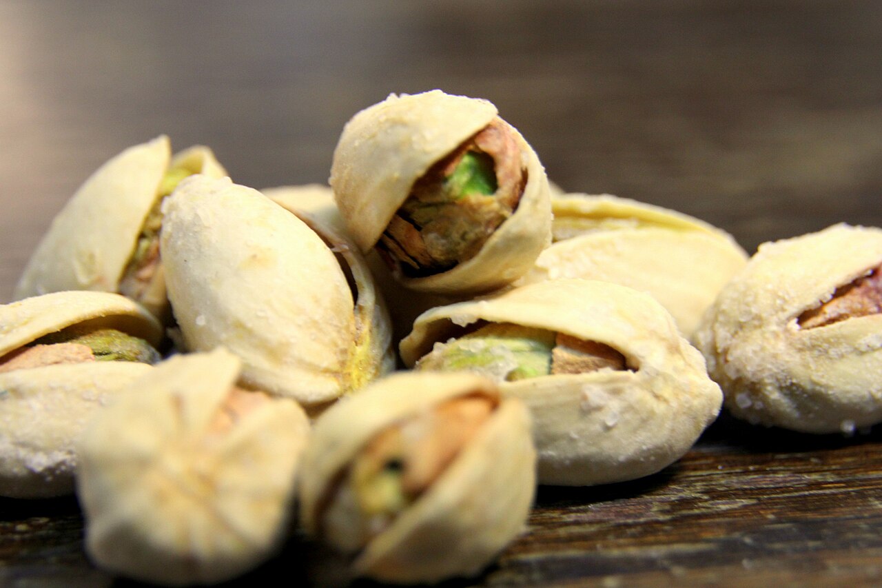 پسته اکبری دست‌چین